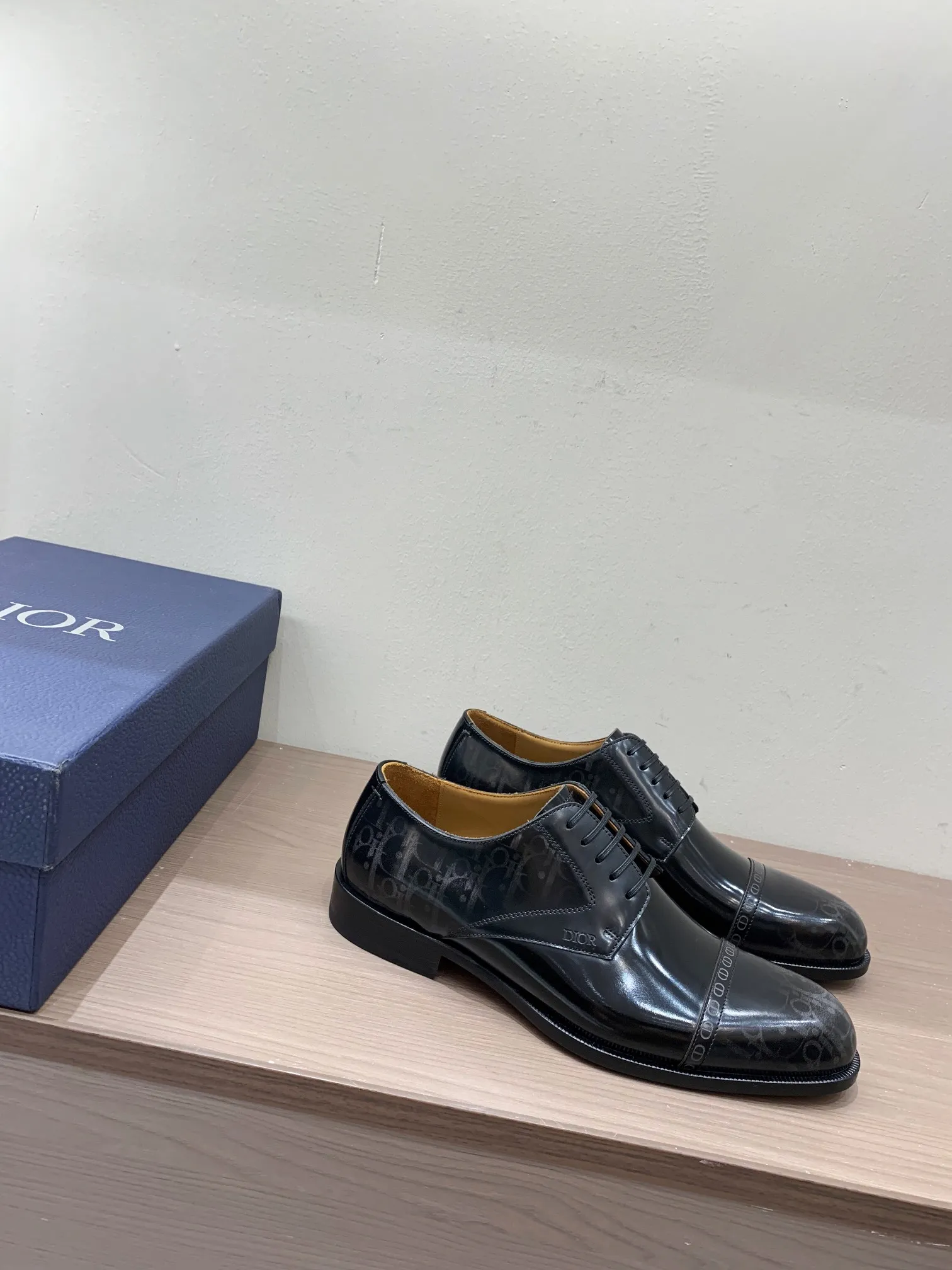 [Dior] Top P: 960💰 Standard code 39-44 (38.45.46 custom-made, non-returnable and non-exchangeable) Dior Dior's latest high-end men's boutique casual leather shoes, imported cowhide upper, water-dyed cowhide lining, imported leather outsole, perfect details are impeccable.